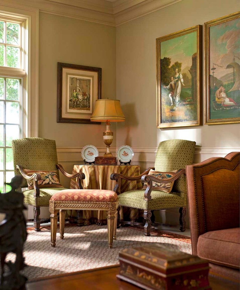 Aménagement d'un grand salon classique fermé avec un mur vert, parquet clair, une cheminée standard, un manteau de cheminée en pierre et aucun téléviseur.
