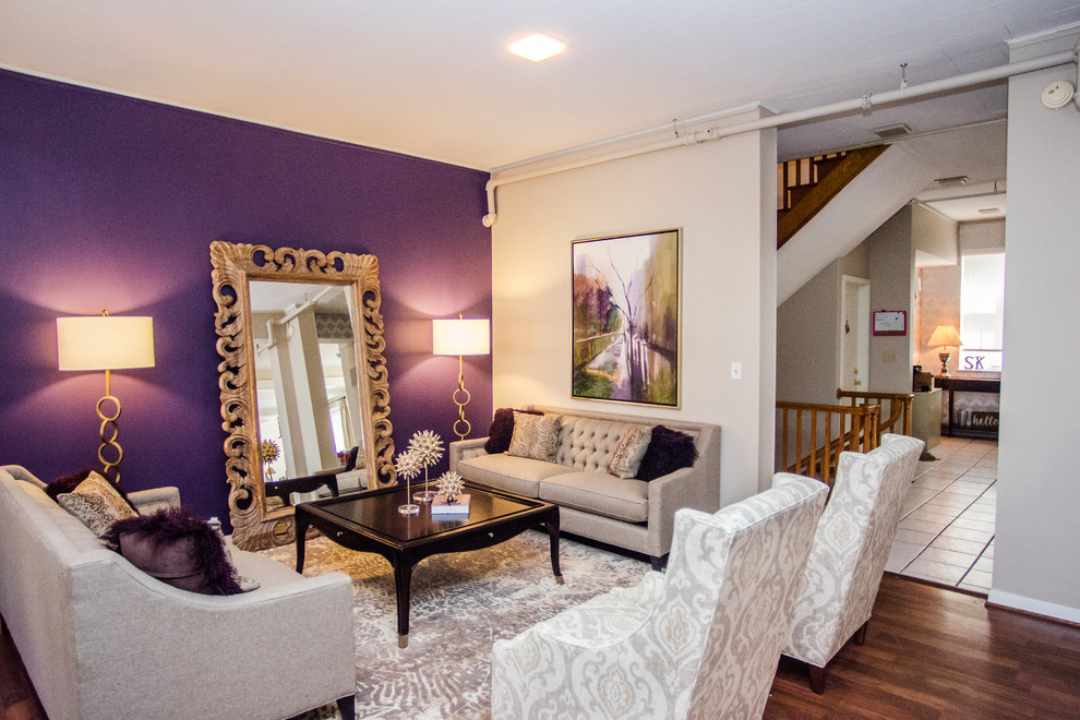 Идея дизайна: парадная, изолированная гостиная комната среднего размера в классическом стиле с фиолетовыми стенами, паркетным полом среднего тона и коричневым полом без камина, телевизора