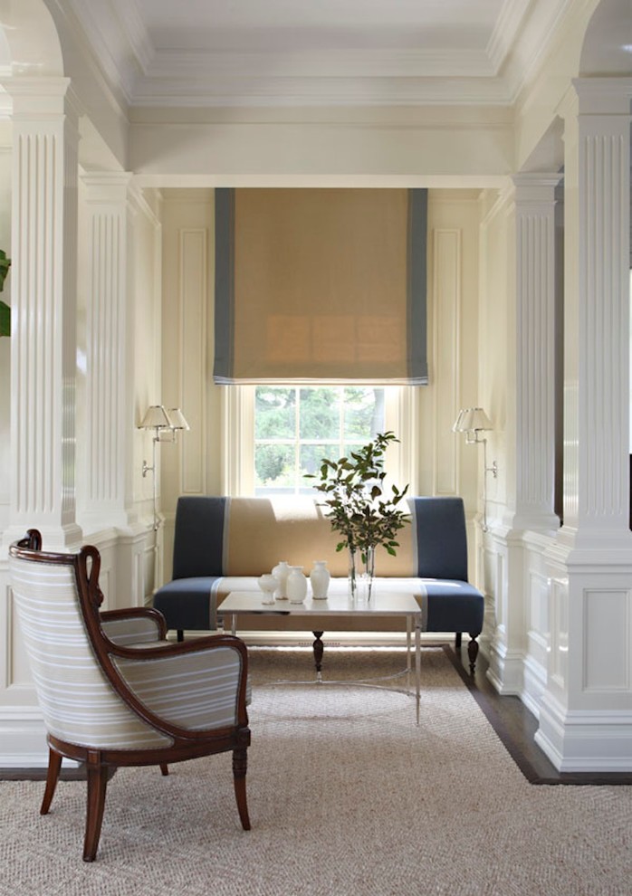 Ispirazione per un soggiorno tradizionale con sala formale e pareti bianche