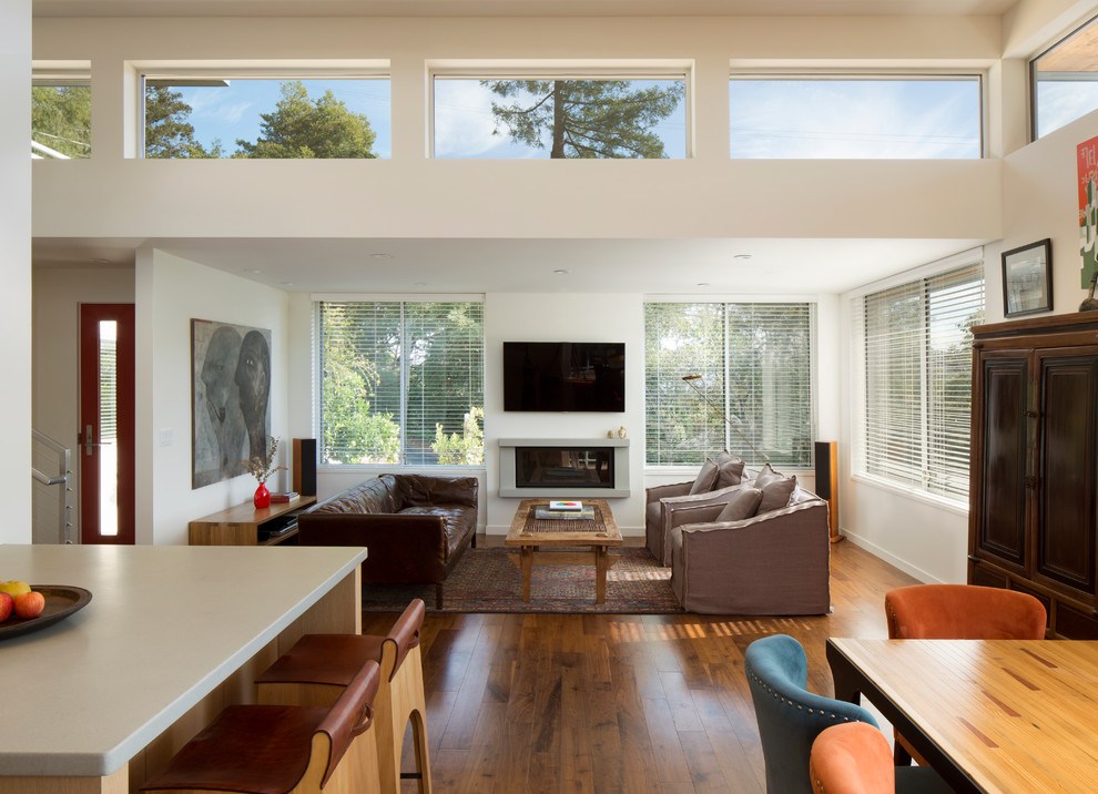 Mittelgroßes, Offenes Modernes Wohnzimmer mit TV-Wand in San Francisco