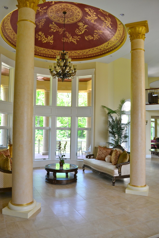 Foto de salón para visitas abierto clásico grande sin chimenea y televisor con paredes beige y suelo de piedra caliza