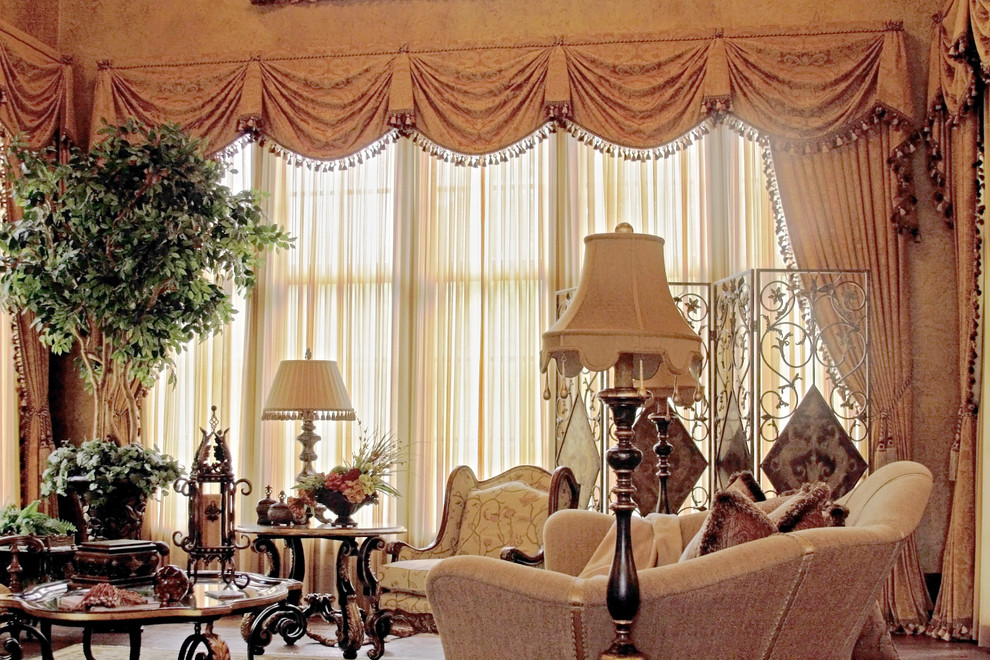 Свежая идея для дизайна: большая парадная, открытая гостиная комната в классическом стиле - отличное фото интерьера