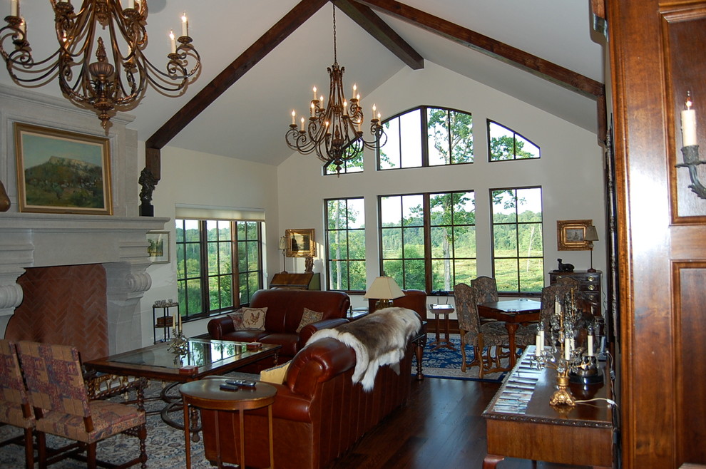 This is an example of a traditional living room in Richmond.