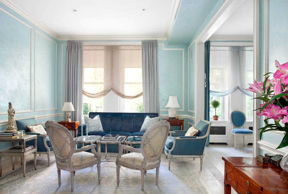 Mittelgroßes, Repräsentatives, Fernseherloses, Abgetrenntes Klassisches Wohnzimmer ohne Kamin mit blauer Wandfarbe und Kalkstein in New York