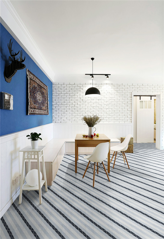 Idéer för funkis matplatser, med klinkergolv i porslin och blått golv