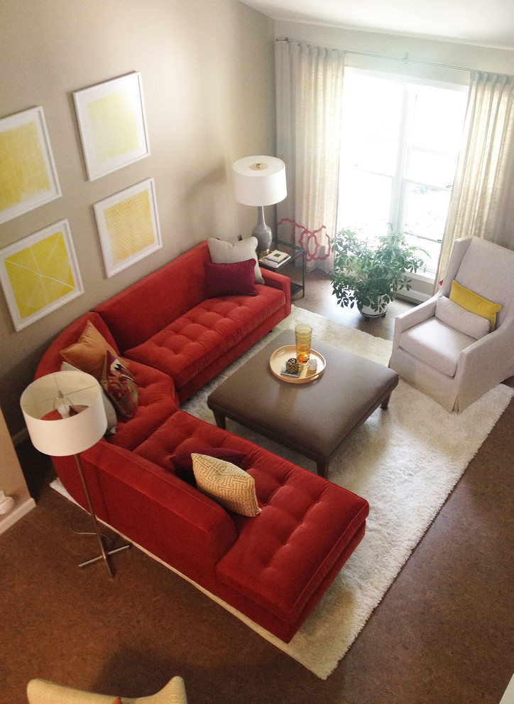 Idee per un soggiorno minimalista di medie dimensioni e aperto con pareti beige, pavimento in sughero e sala formale