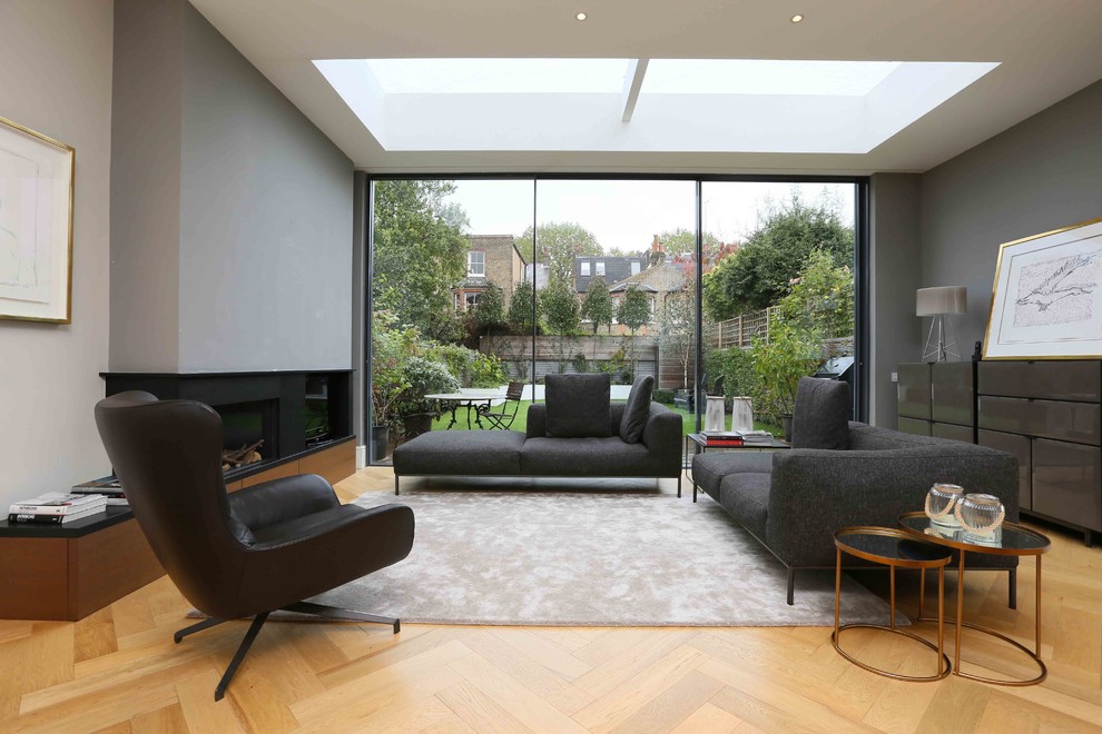 Design ideas for a contemporary living room in London.