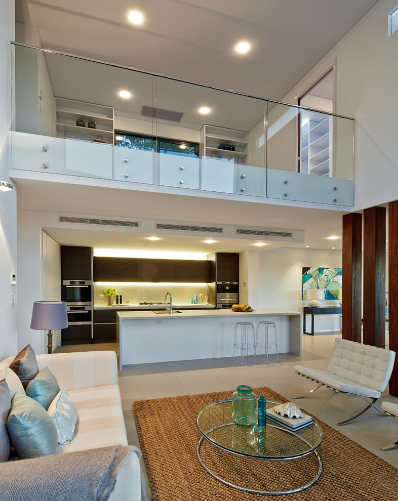 Offenes, Großes, Repräsentatives Modernes Wohnzimmer mit weißer Wandfarbe in Sydney
