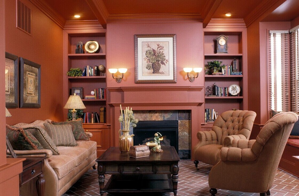 Идея дизайна: парадная, изолированная гостиная комната среднего размера в классическом стиле с красными стенами, паркетным полом среднего тона, стандартным камином, фасадом камина из плитки и красным полом без телевизора