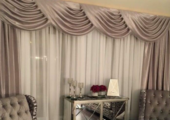 Foto di un piccolo soggiorno minimal con sala formale e pareti beige
