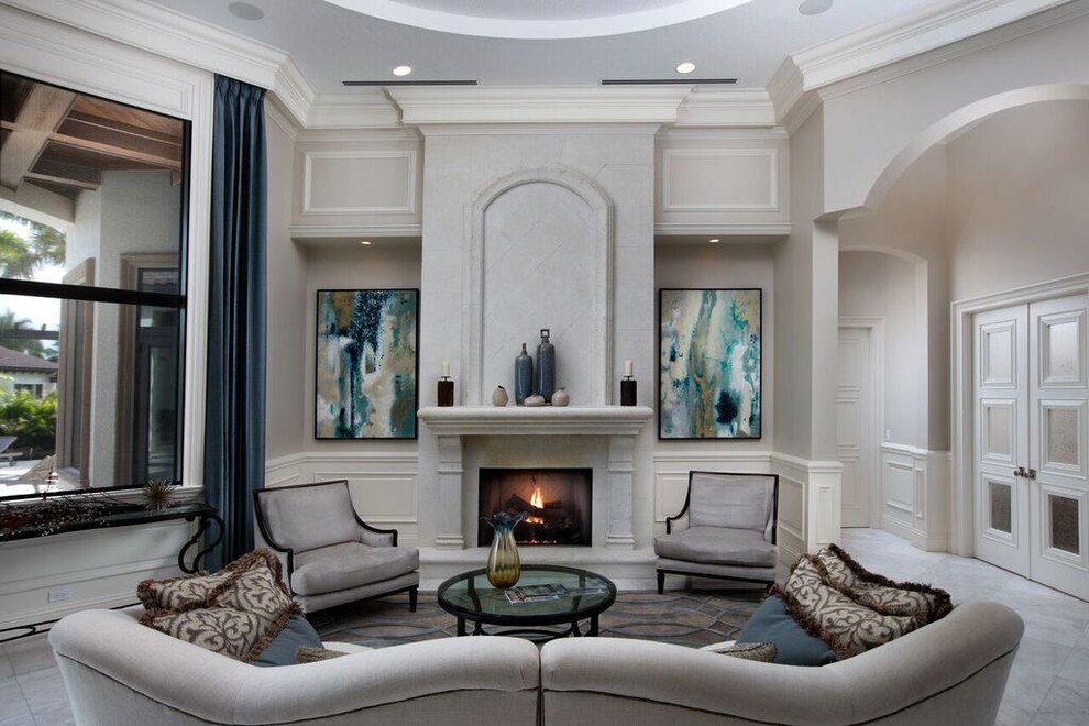 Стильный дизайн: большая парадная, изолированная гостиная комната в классическом стиле с серыми стенами, стандартным камином, фасадом камина из камня, мраморным полом и серым полом без телевизора - последний тренд