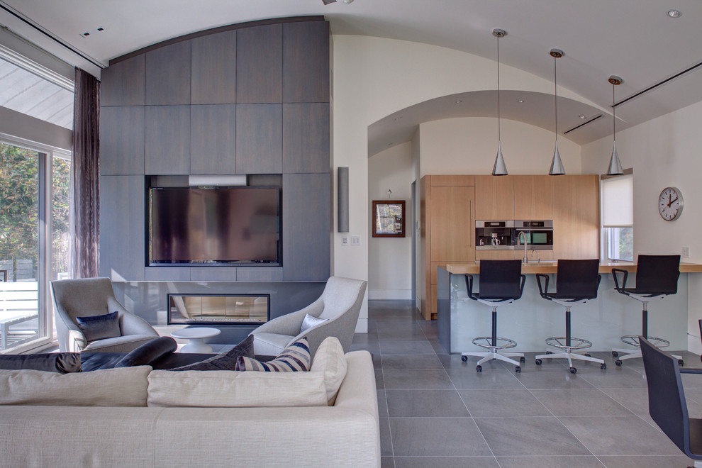 Стильный дизайн: открытая гостиная комната в стиле модернизм с горизонтальным камином и мультимедийным центром - последний тренд