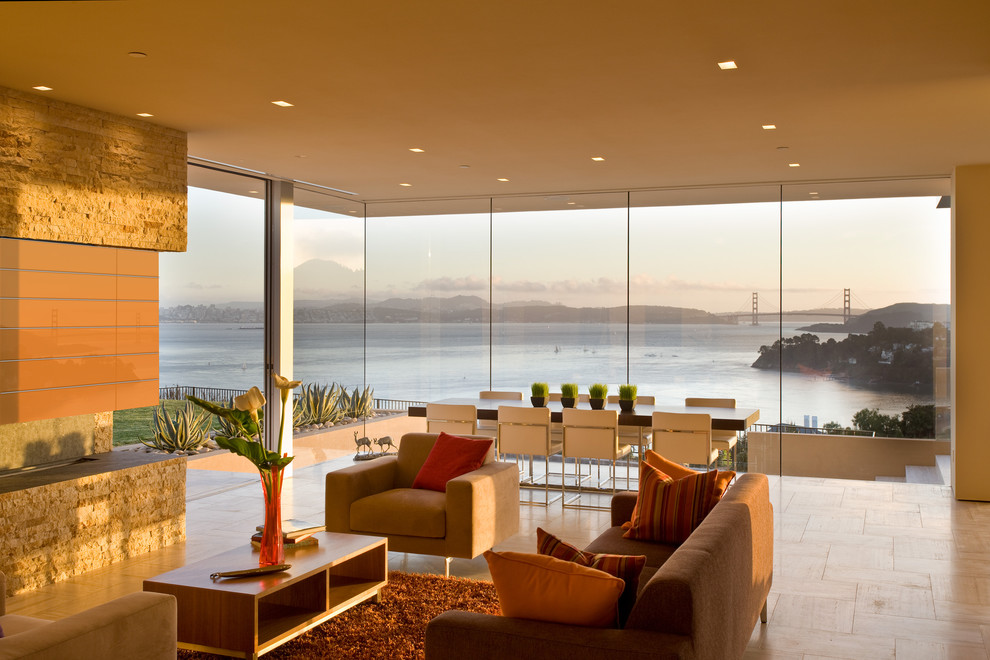 Offenes, Großes Modernes Wohnzimmer mit Gaskamin, Travertin und Kaminumrandung aus Stein in San Francisco