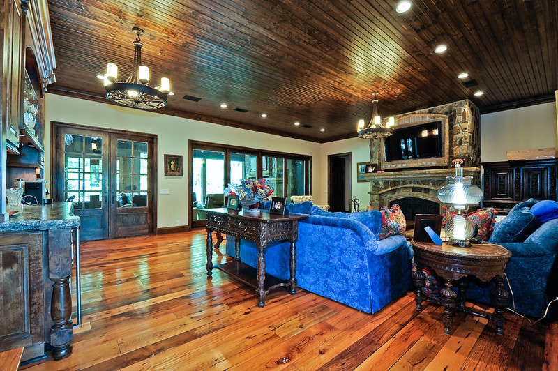 Example of a mountain style living room design in Nashville