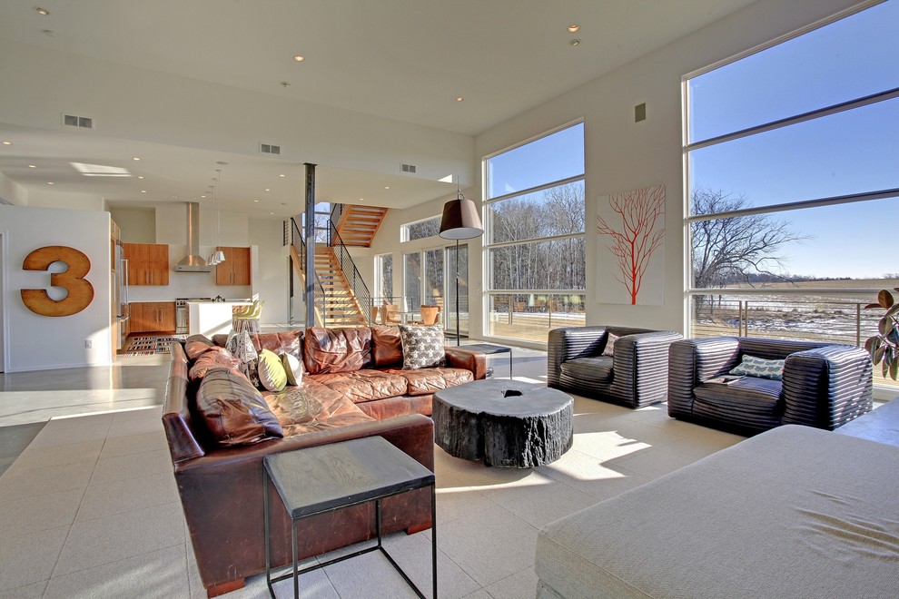 Modernes Wohnzimmer mit Betonboden in Minneapolis