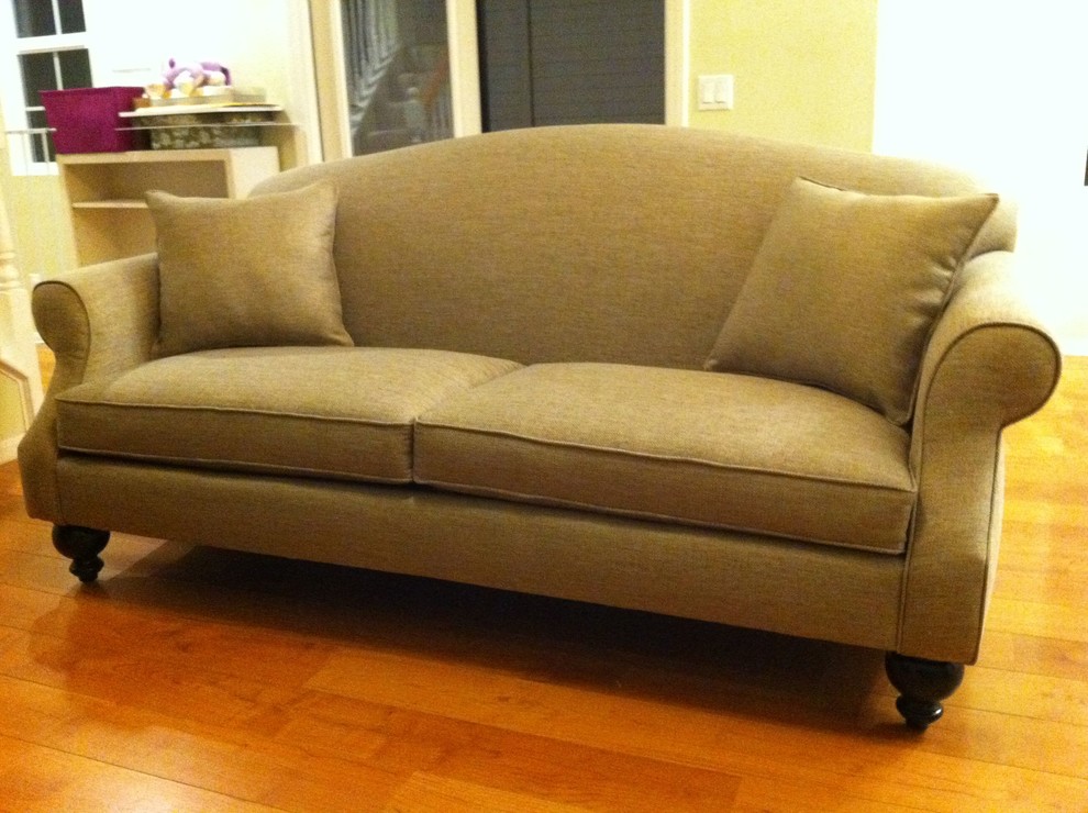 GERALDINE STYLE TRADITIONAL CAMEL BACK Traditional Living Room