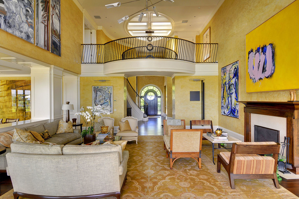 На фото: парадная, открытая гостиная комната в средиземноморском стиле с желтыми стенами и стандартным камином без телевизора