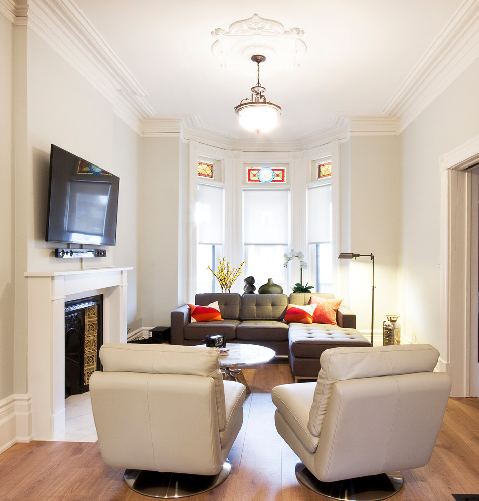 Example of a trendy living room design in Toronto