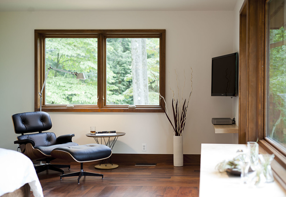 Example of a minimalist living room design in Philadelphia