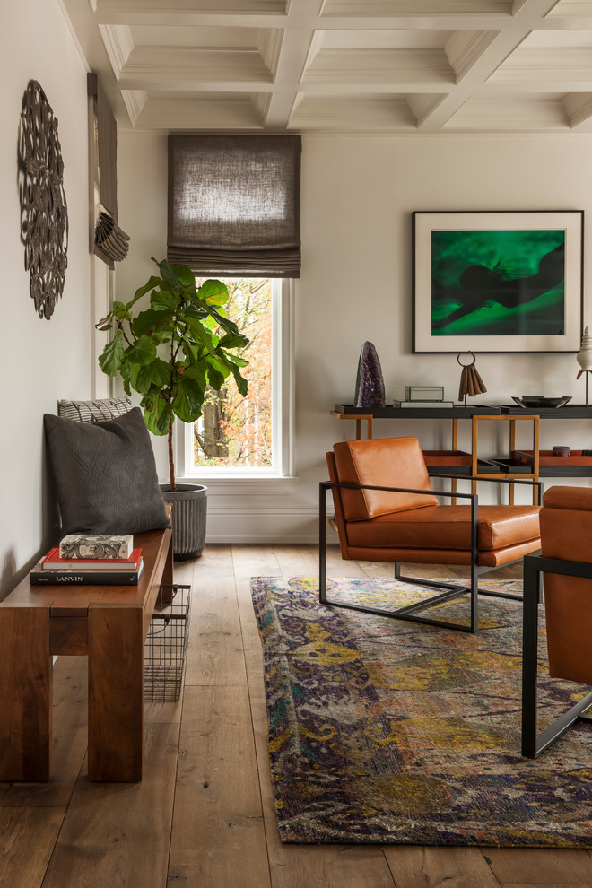 Geräumiges, Repräsentatives Klassisches Wohnzimmer ohne Kamin mit beiger Wandfarbe und braunem Holzboden in Philadelphia