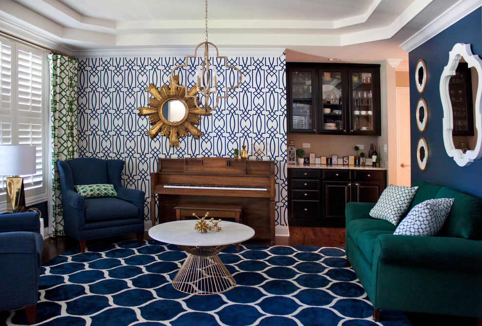 Ejemplo de salón para visitas abierto moderno de tamaño medio sin chimenea y televisor con paredes azules y suelo de madera oscura