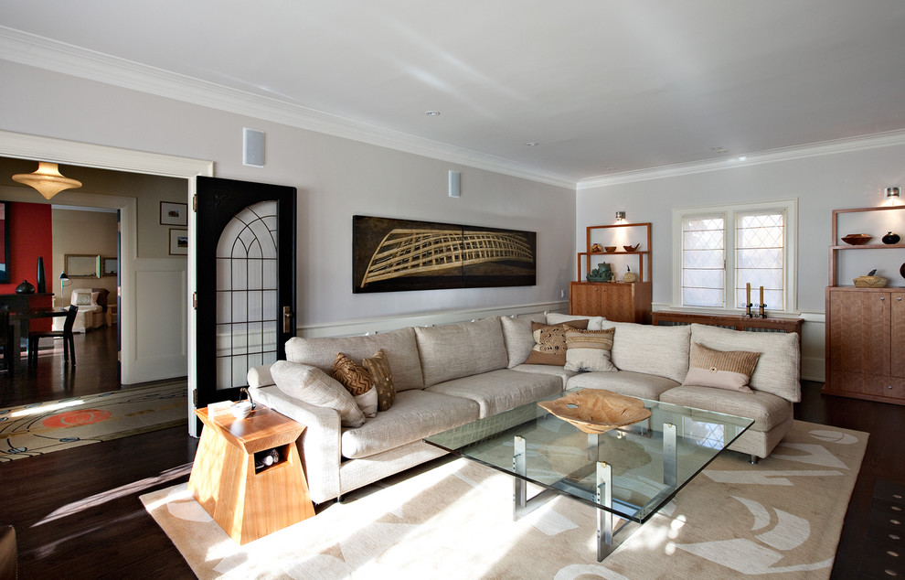 Свежая идея для дизайна: изолированная гостиная комната в стиле неоклассика (современная классика) с серыми стенами - отличное фото интерьера