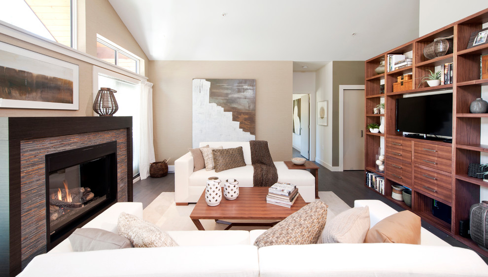 Idee per un soggiorno contemporaneo con pareti beige