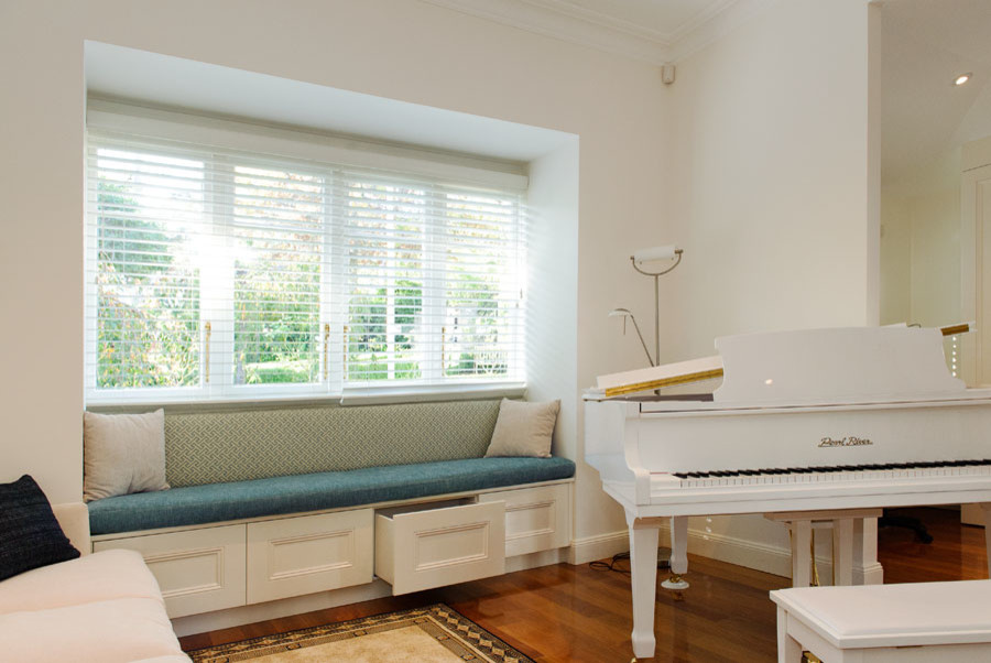 Living room - traditional living room idea in Sydney