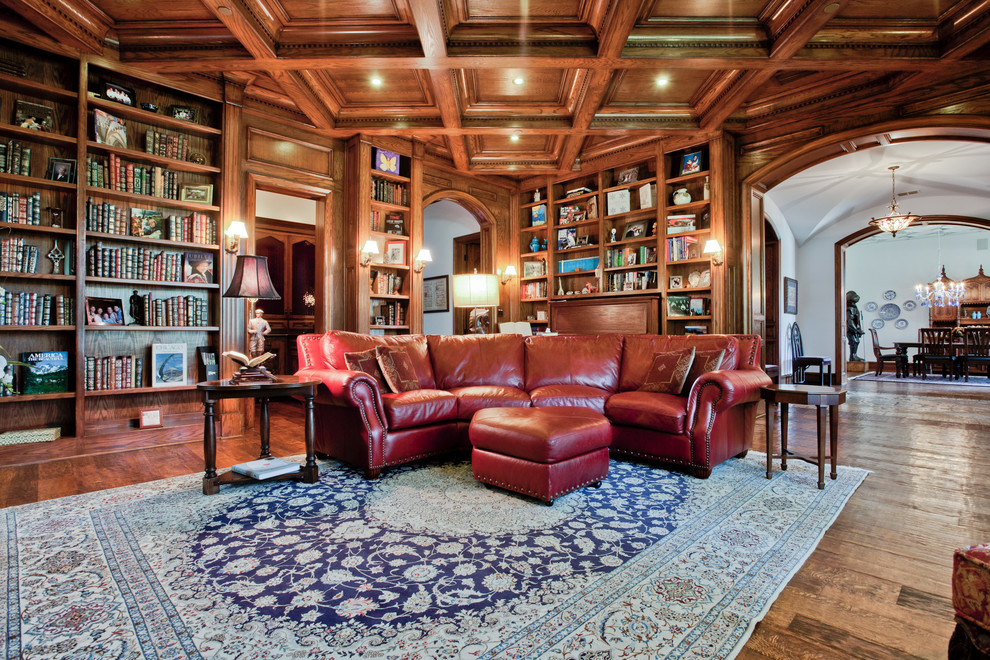 Ispirazione per un soggiorno classico con libreria e tappeto