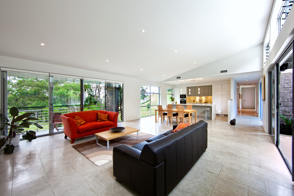 Immagine di un grande soggiorno contemporaneo aperto con pareti bianche e pavimento con piastrelle in ceramica
