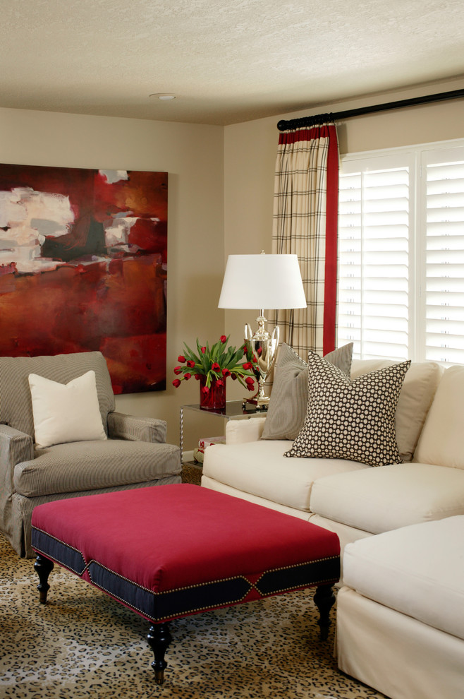 Mittelgroßes, Offenes Modernes Wohnzimmer mit beiger Wandfarbe und Teppichboden in Little Rock