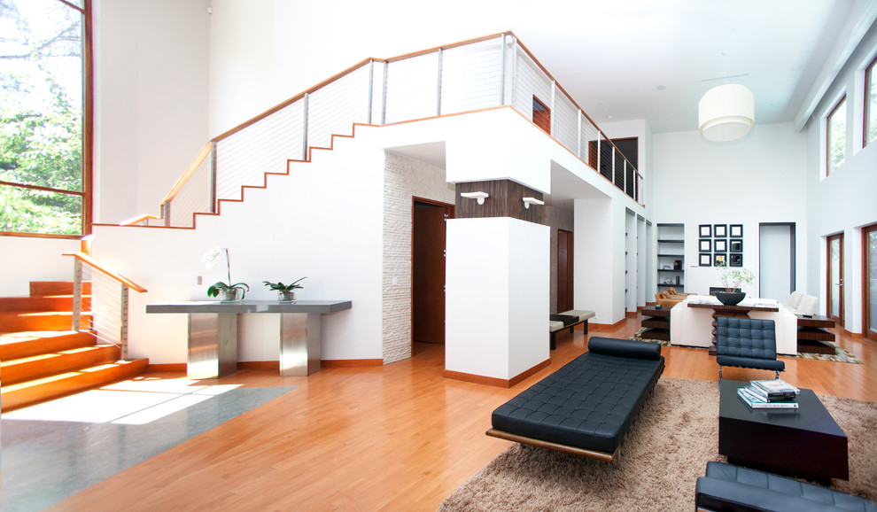 Photo of a modern open plan living room in Los Angeles.