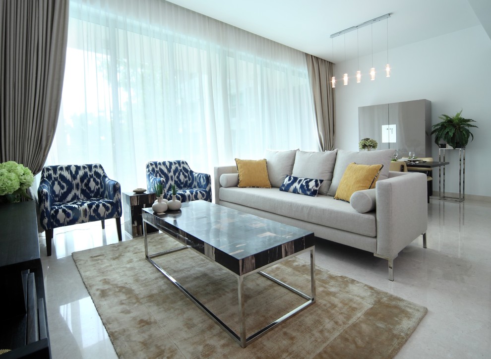 Идея дизайна: изолированная гостиная комната среднего размера в современном стиле с белыми стенами, мраморным полом и отдельно стоящим телевизором