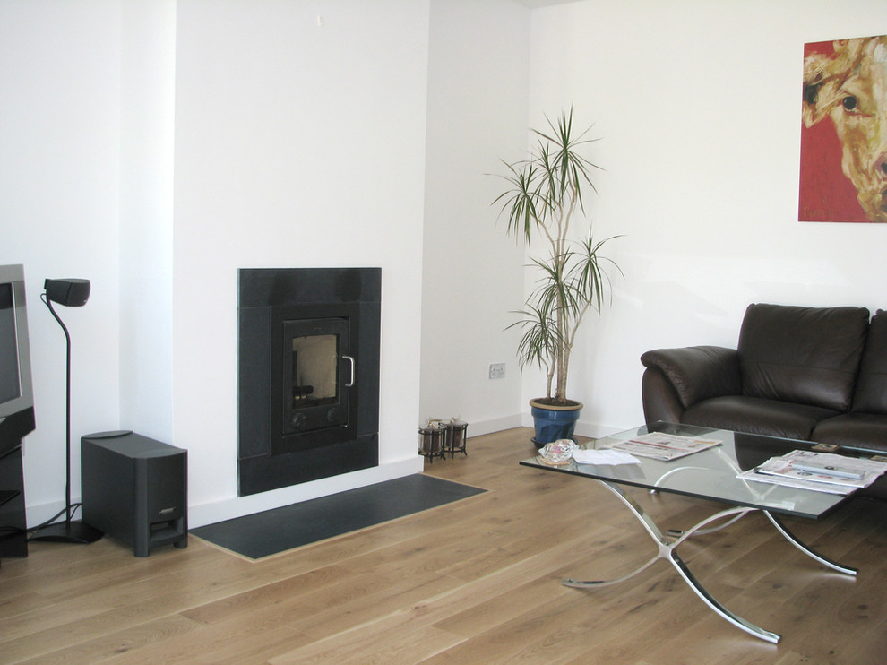 This is an example of a contemporary living room in Dublin.
