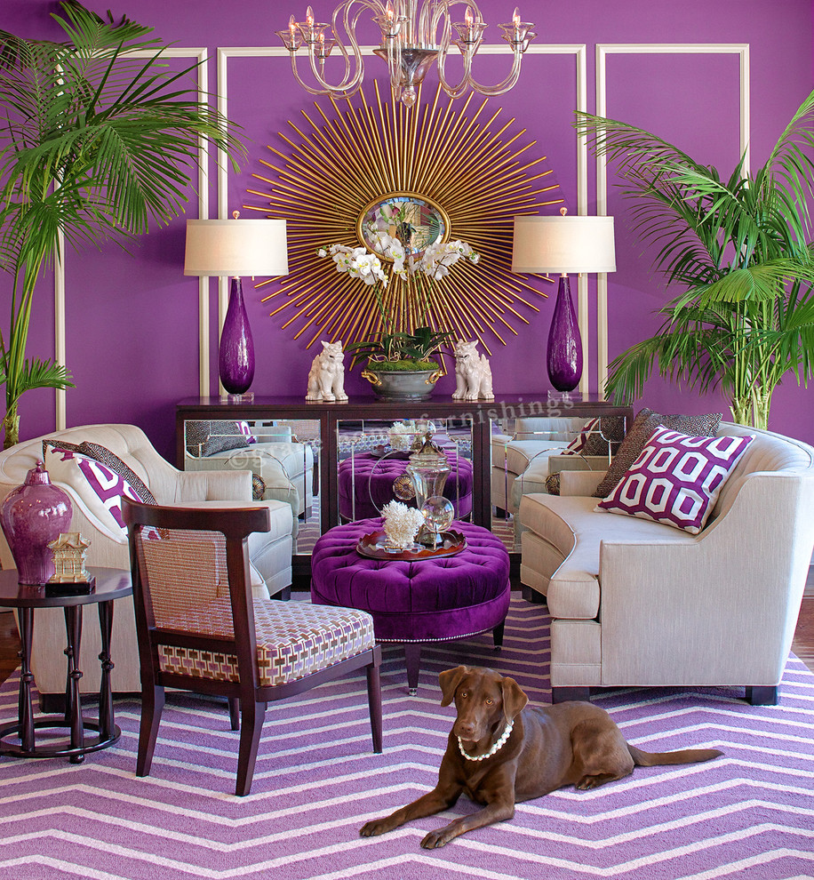 Aménagement d'un salon contemporain de taille moyenne et fermé avec une salle de réception, un mur violet et éclairage.