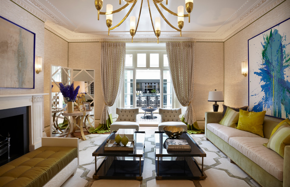 Großes, Repräsentatives, Abgetrenntes Retro Wohnzimmer mit beiger Wandfarbe, Teppichboden, Kamin und verputzter Kaminumrandung in London