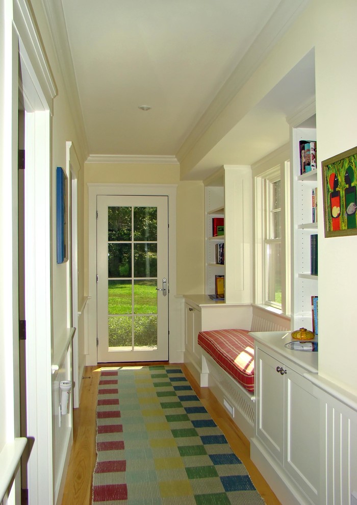 Landhausstil Wohnzimmer in Boston