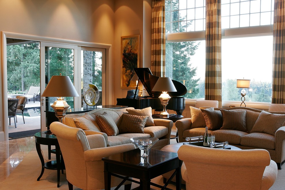 Example of a classic living room design in Portland