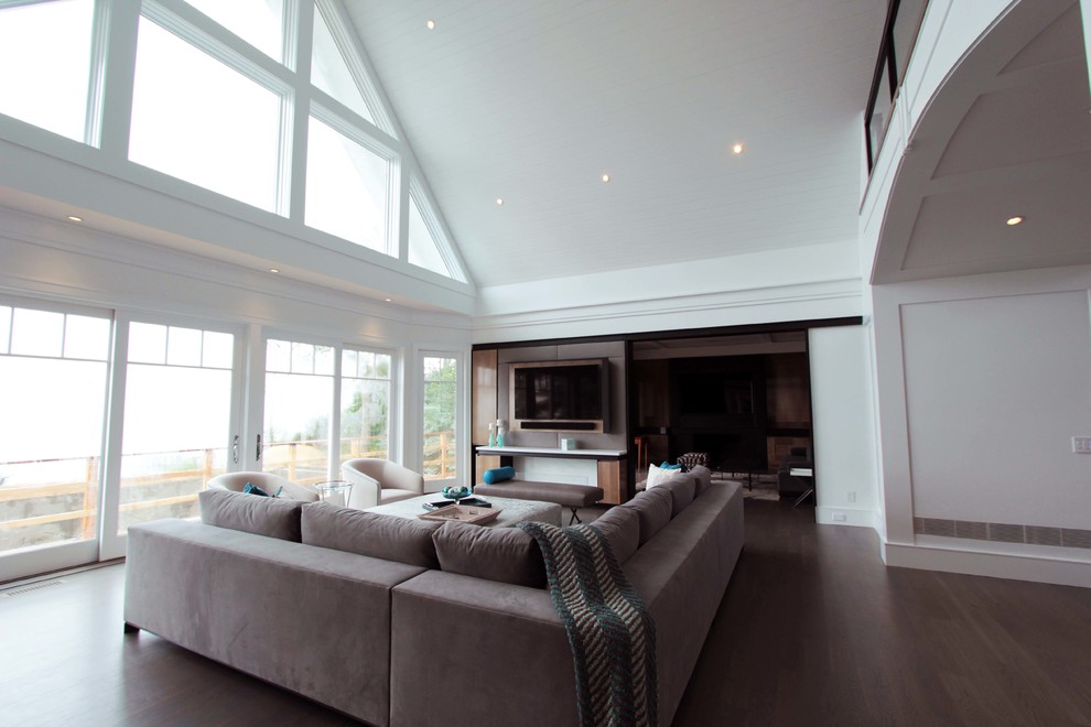 Immagine di un grande soggiorno minimalista con parquet scuro
