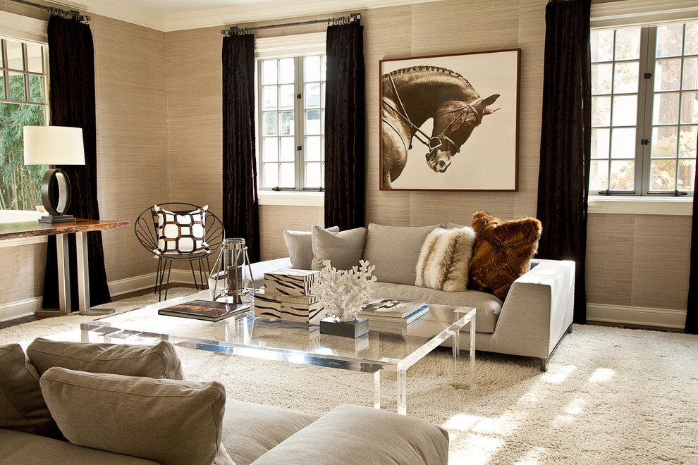 Стильный дизайн: парадная, открытая гостиная комната среднего размера в стиле неоклассика (современная классика) с бежевыми стенами и ковровым покрытием - последний тренд