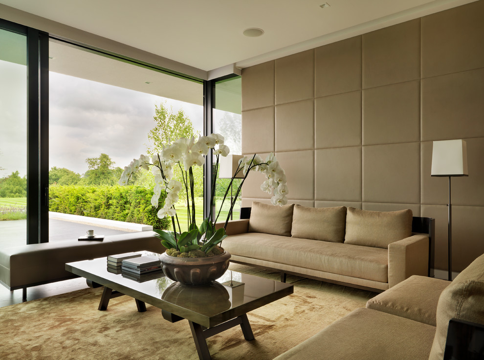 На фото: гостиная комната в стиле модернизм с коричневыми стенами