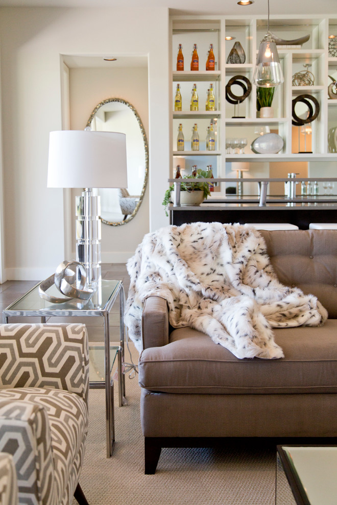 Esempio di un grande soggiorno design aperto con sala formale, pareti beige e moquette