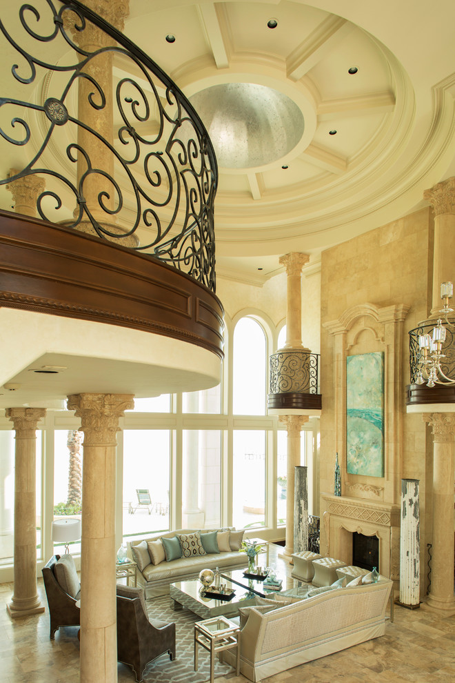 Идея дизайна: огромная гостиная комната в средиземноморском стиле