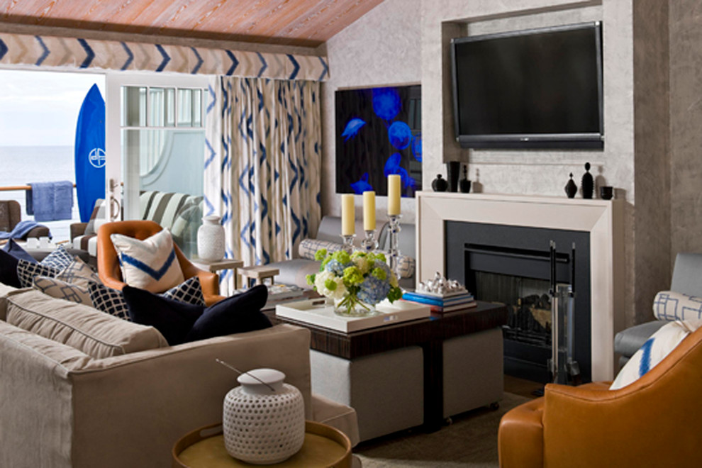 Immagine di un piccolo soggiorno eclettico stile loft con TV a parete