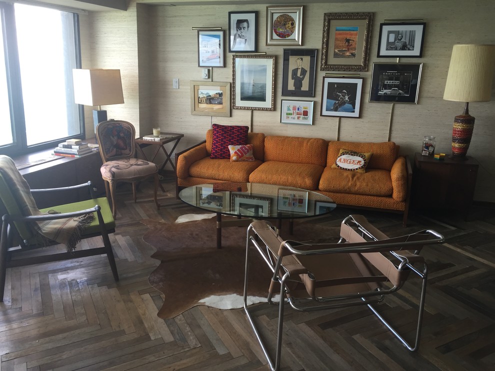 Photo of a midcentury living room in Chicago.