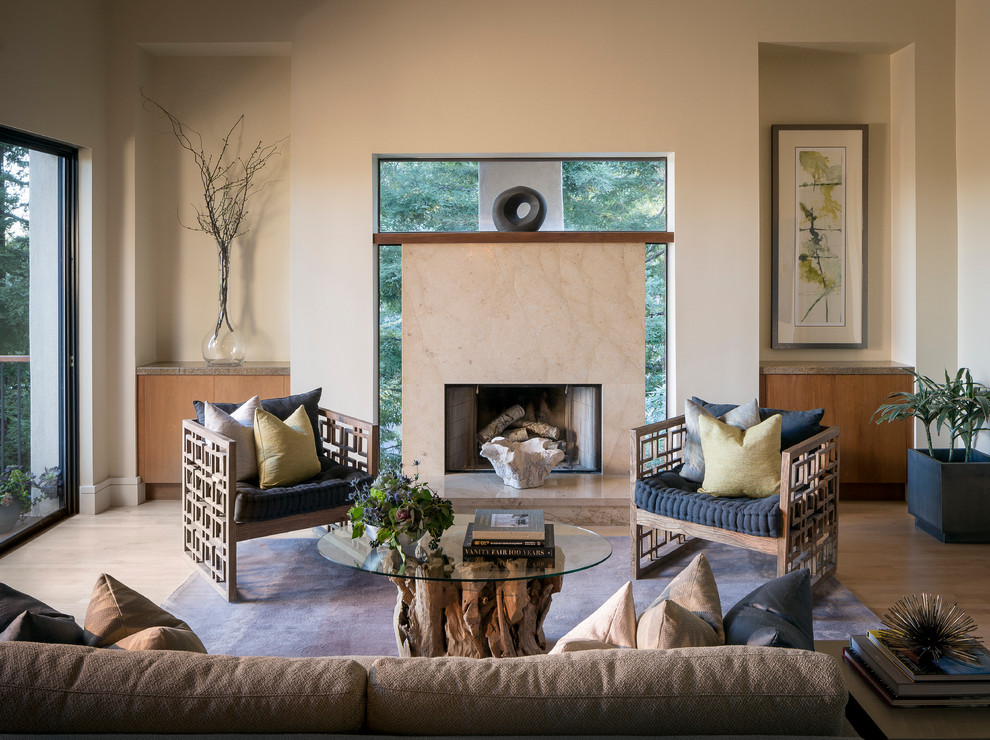 Foto de salón para visitas abierto contemporáneo sin televisor con paredes beige, suelo de madera en tonos medios y todas las chimeneas