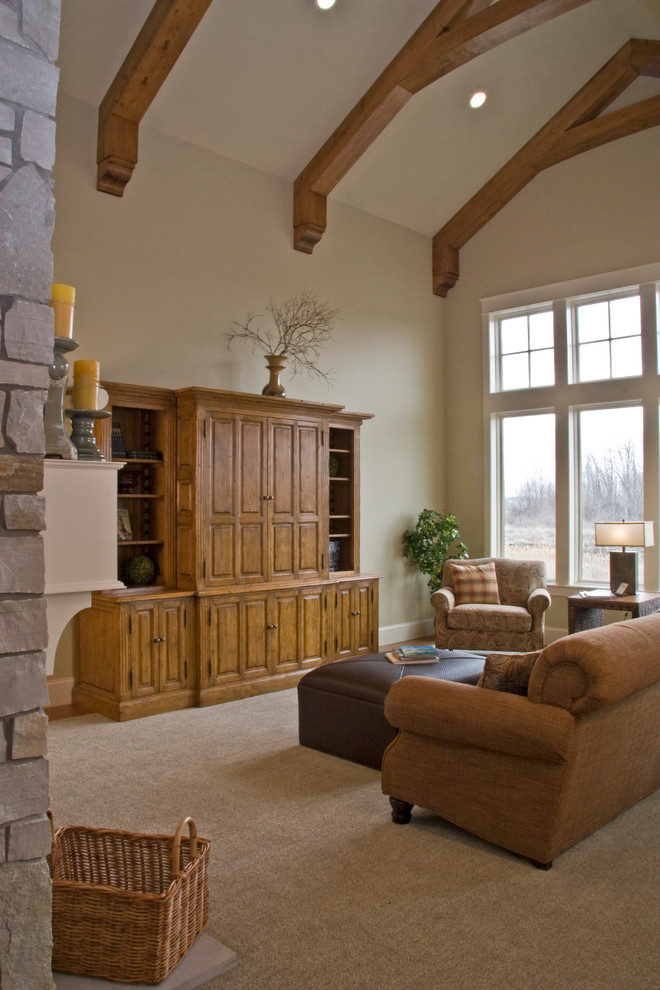 Inspiration for a traditional living room in Grand Rapids.