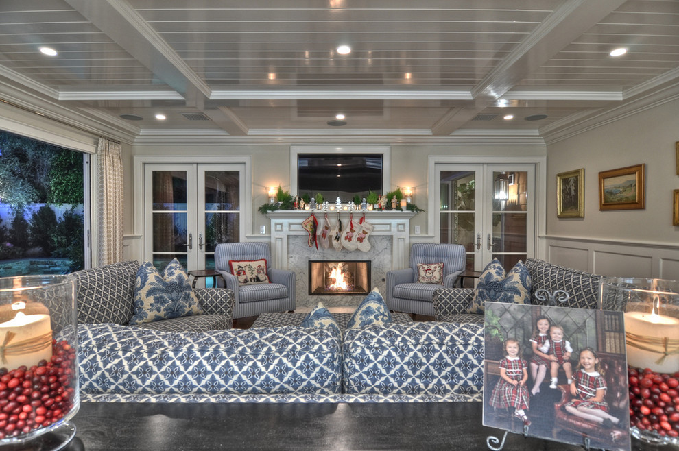 Example of a classic living room design in Orange County