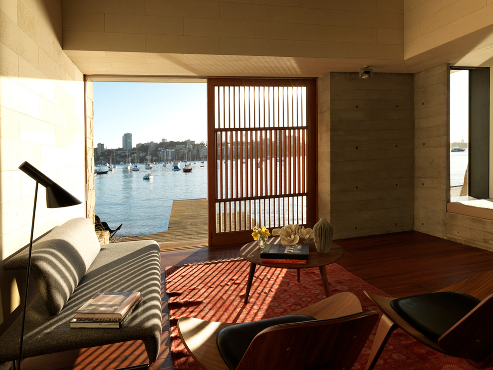 Стильный дизайн: парадная, открытая гостиная комната среднего размера в современном стиле с белыми стенами и темным паркетным полом без телевизора - последний тренд