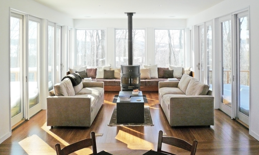 Minimalist living room photo in New York